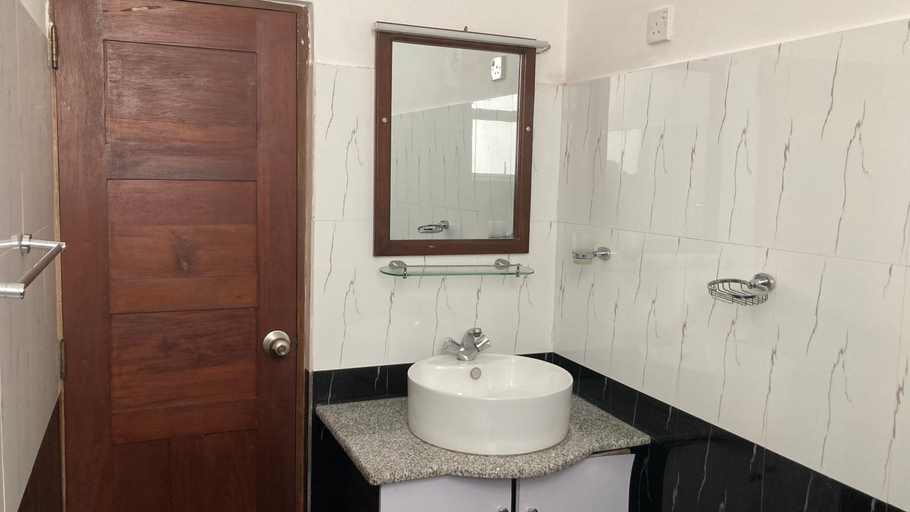 Bathroom 5, Sycamore Residences - Mount Lavinia, Dehiwala-Mount Lavinia