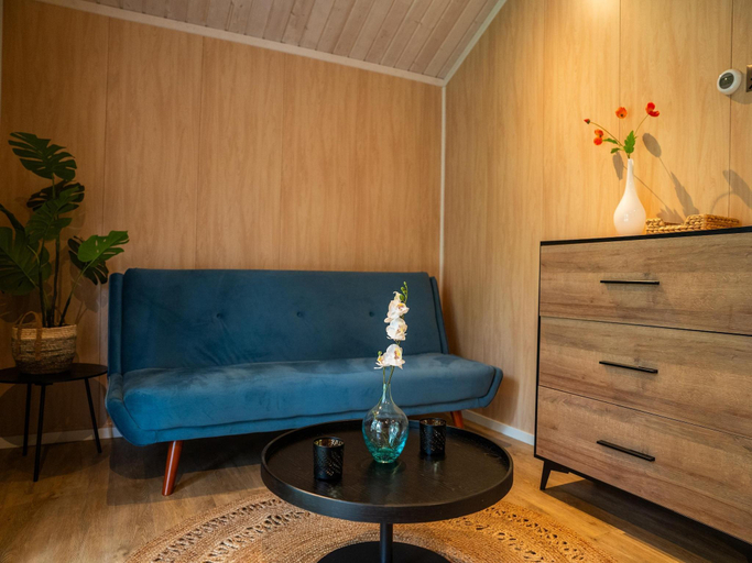 2, Tiny House in Brabant with Cozy Terrace, Oirschot