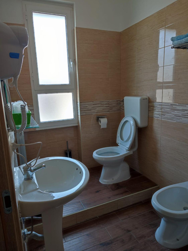 Bathroom, ALO ALO ALBERGO, Pavia