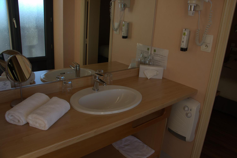 Bathroom, Hotel La Clairiere, Puy-de-Dôme