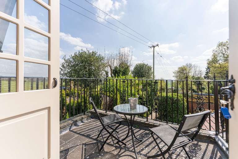 Others 5, Beautiful Cottage for 8 people - Free Parking, Staffordshire