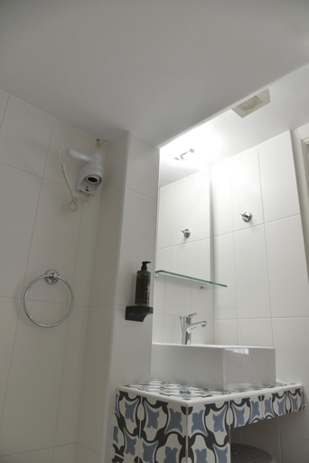 Bathroom 5, Pension 2Be, Peloponnese