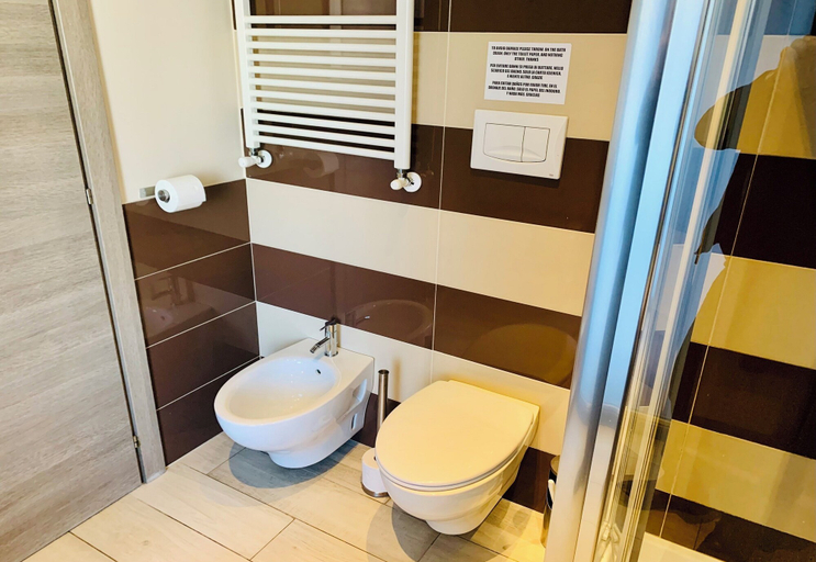 Bathroom 4, SkyTower - The Right Space, Rome