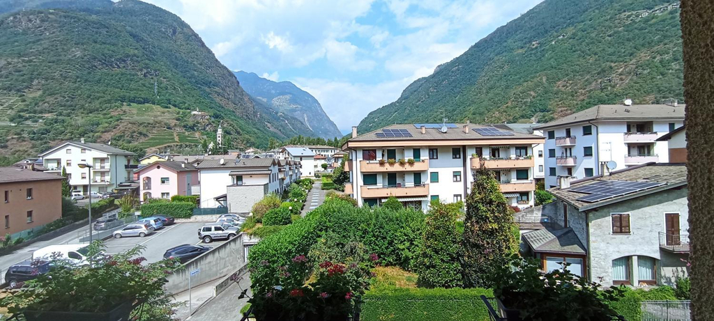 Others 4, Tirano Express Comfort 2P Appartamento spazioso con vista montagne, ideale per famiglie e gruppi, Sondrio