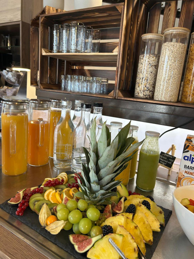 Food & Drinks
