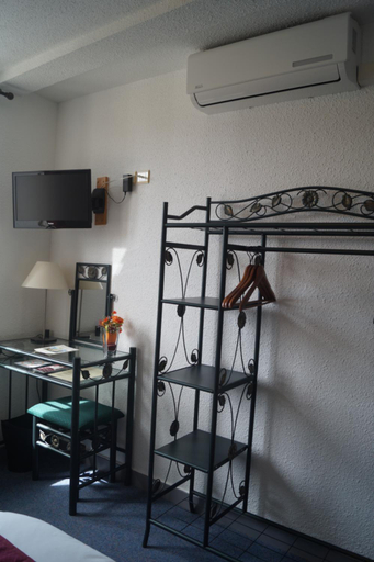 Bedroom 3, Logis Hotel-Restaurant Le Val d'Amby, Isère