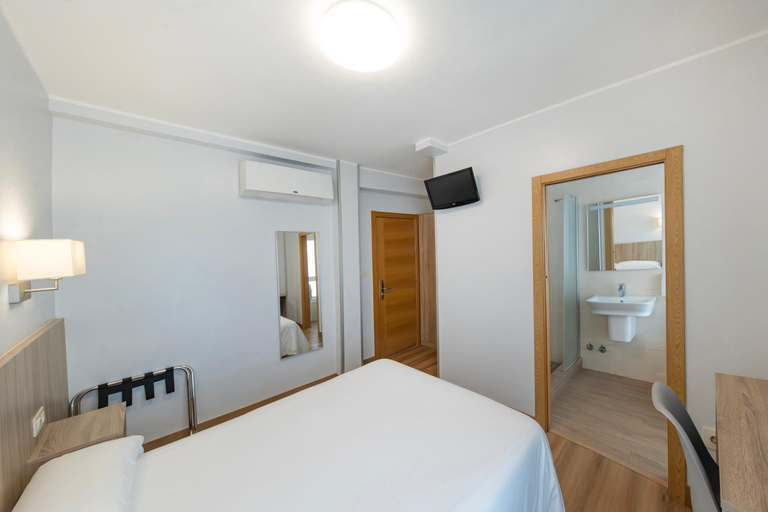 Others 3, Hotel Panton, Pontevedra
