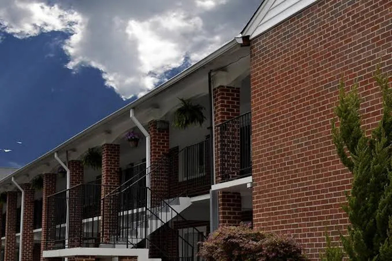Exterior & Views 2, Rodeway Inn & Suites Williamsburg Central, Williamsburg