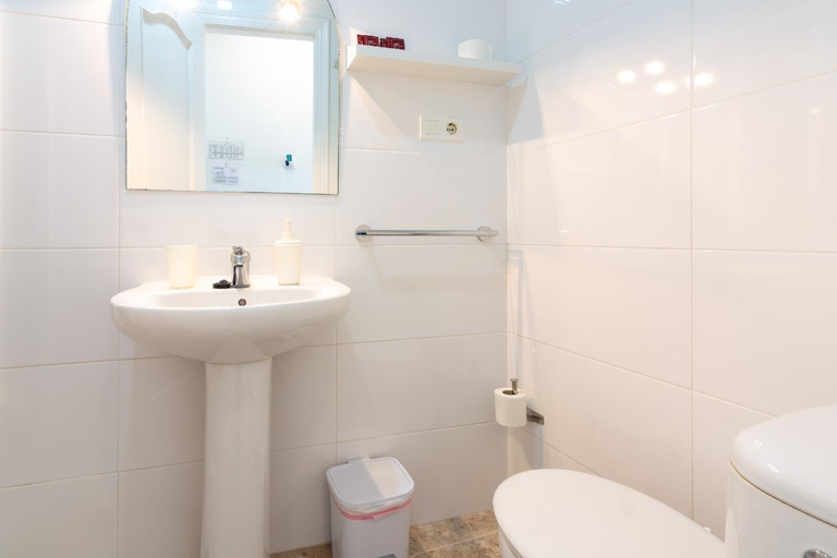 Bathroom 3, Hostal Luna de Nerja, Málaga