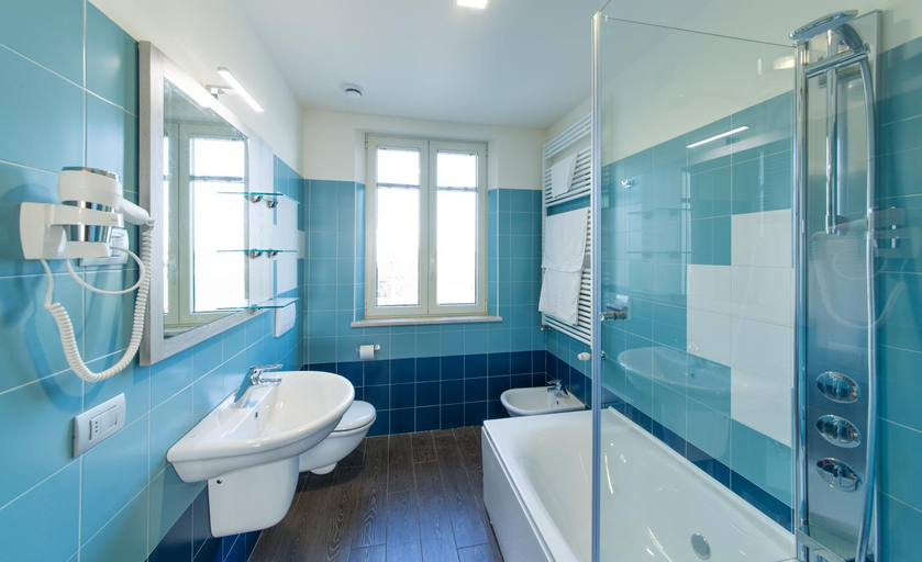 Bathroom 3, Hotel Panineria Colombera Rossa, Brescia