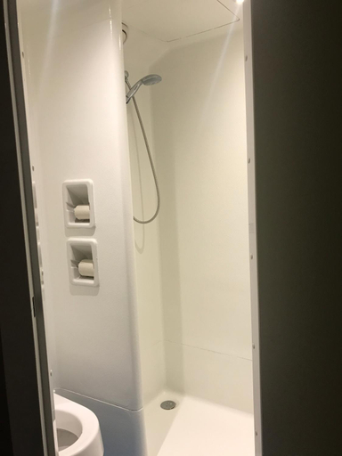 Bathroom 5, ibis budget l'Isle Adam, Val-d'Oise