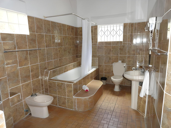 Bathroom 5, Lazare Picault