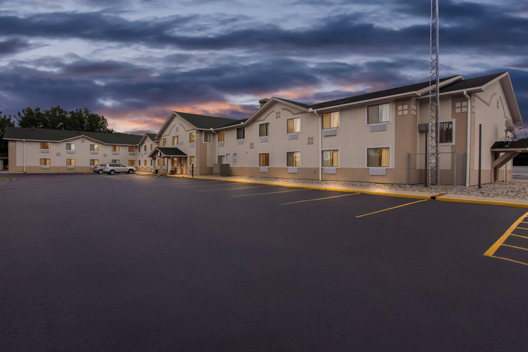 Exterior & Views 2, Quality Inn & Suites Howe - Sturgis, LaGrange