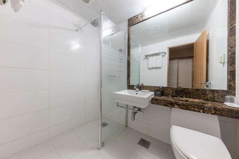 Bathroom 4, Juwangsan Spa Tourist Hotel, Cheongsong