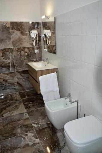 Bathroom 5, b&b Miramare, Salerno