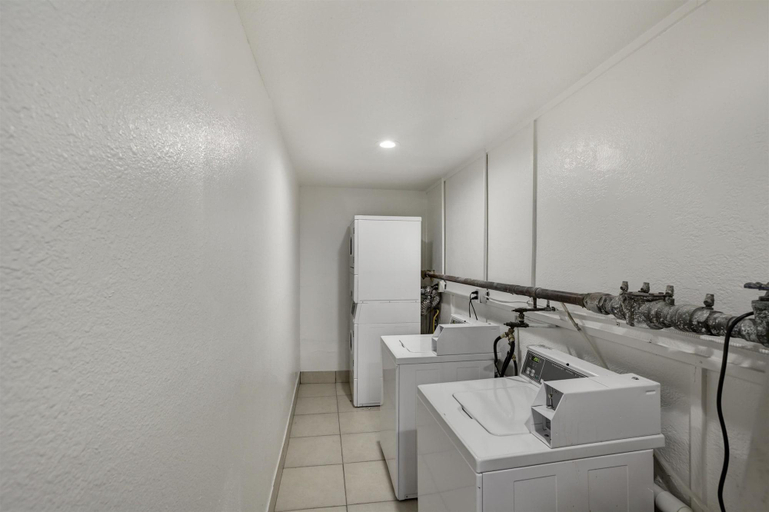 Bathroom 4, Motel 6 Dallas, TX - South, Dallas