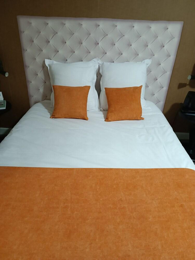 Bedroom 2, Logis Hotel Le Tisseur des Saveurs, Loire