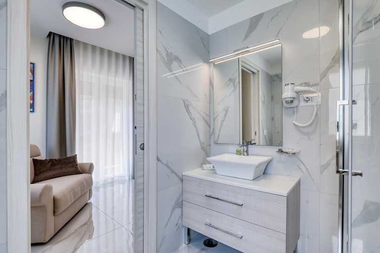 Bathroom 5, Vomero High Hotel, Napoli