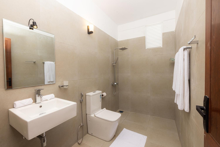 Bathroom 3, Palazzo Beach Hikkaduwa, Hikkaduwa