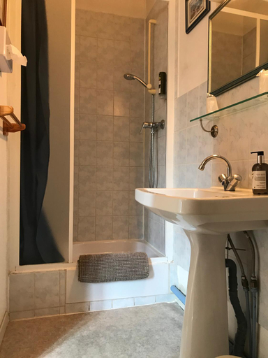 Bathroom 3, Hôtel de Paris - Restaurant Bistronomy, Eure