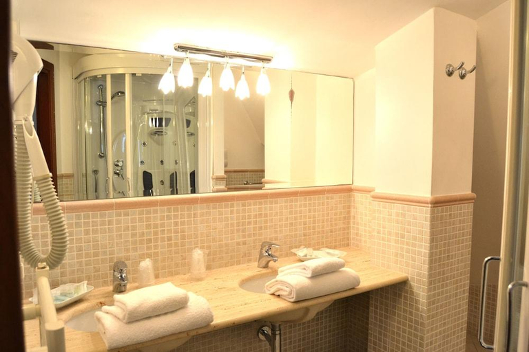 Bathroom 4, Hotel Corallo, Chieti
