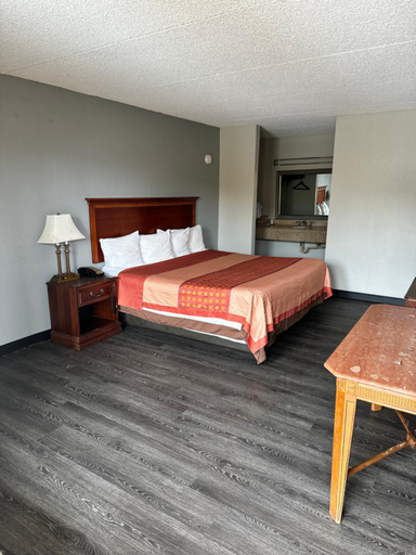 Bedroom 3, Heritage Inn, Baldwin