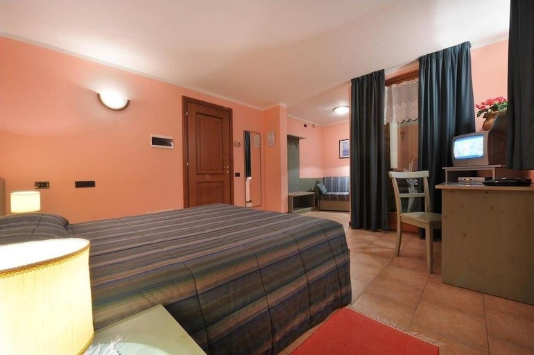 Bedroom 3, Hotel Tambo, Sondrio