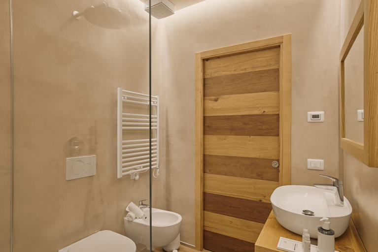 Bathroom 3, Hotel Le Mura, Verona
