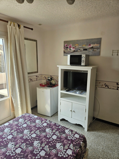 Bedroom 4, Serge le Belge, Aude