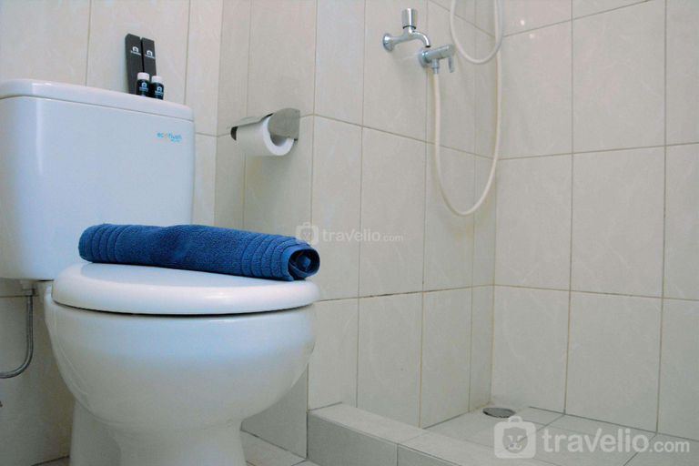 Bathroom 3, Brand Studio Springlake Summarecon Apt By Travelio, Bekasi