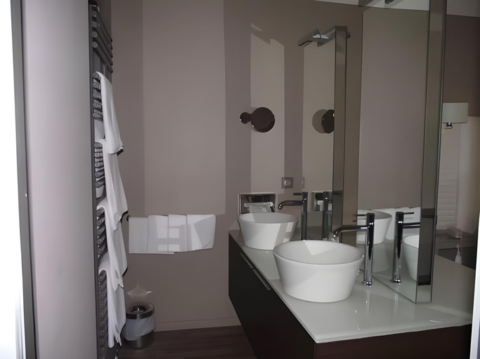 Bathroom 3, La Cote Bleue, Hérault