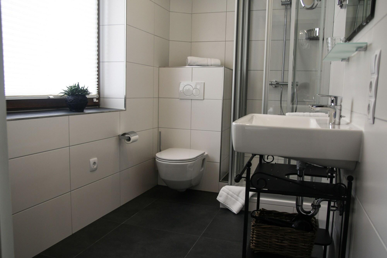 Bathroom 4, Hotel Zur Traube, Merzig-Wadern