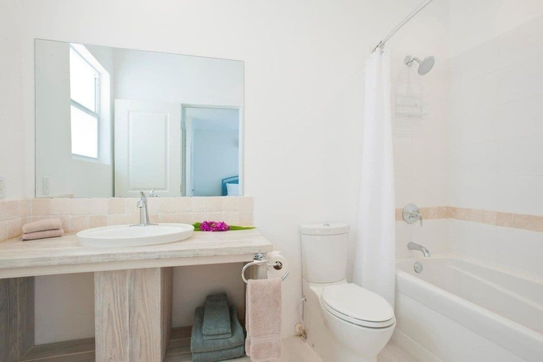 Bathroom 4, Driftwood 4 Bedroom Home