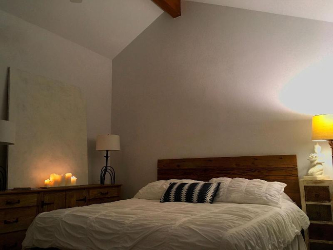 Bedroom 2, Casa del Sol Bed and Breakfast, Travis