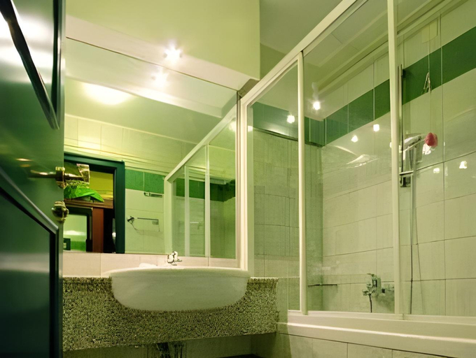 Bathroom 4, Hotel Maestoso - Lipica, Trieste