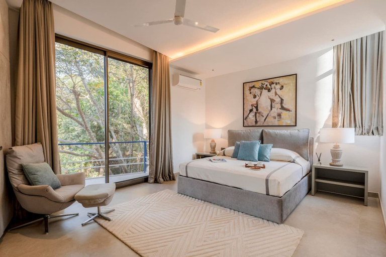 Room 2, Lux 4bhk w Elevated Pool 3km to Beach Lazy Duck, North Goa
