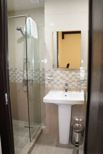 Bathroom 5, Yerevan Centre Hotel, Yerevan