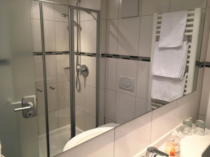 Bathroom 5, Landhotel Gasthof am Berg, Alb-Donau-Kreis