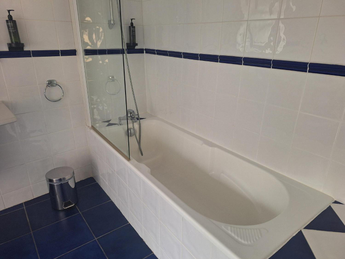 Bathroom 5, Chateau de Sanse, Gironde