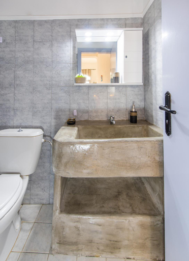 Bathroom 4, Santorini NY, South Aegean