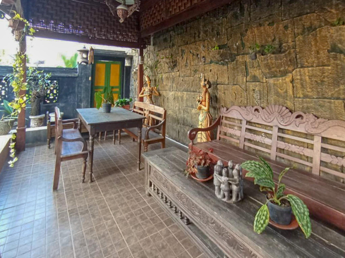 Public Area, Intayu Homestay RedPartner, Malang