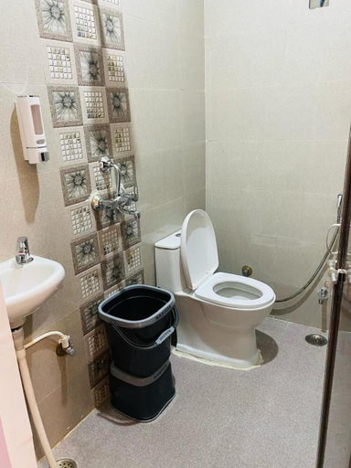 Bathroom 4, NPS Home Stay, Varanasi