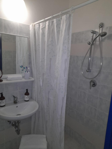 Bathroom 3, Hotel Antony, Ravenna