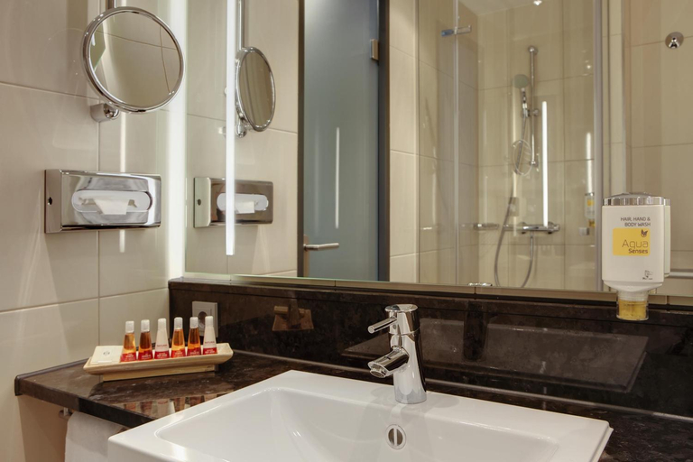 Bathroom 4, IntercityHotel Hannover, Region Hannover