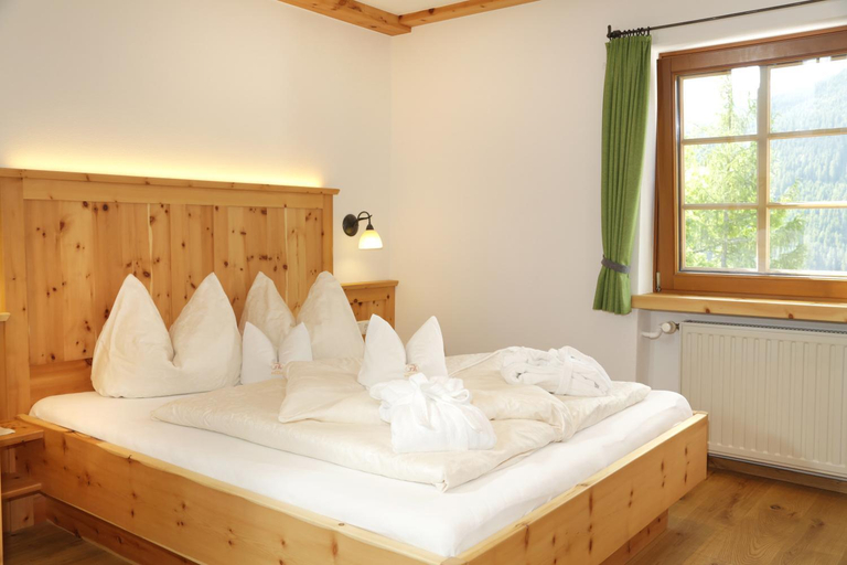 Bedroom 2, Hotel Weiler - Aktiv & Tradition, Lienz