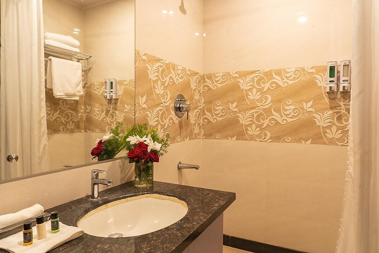 Bathroom 4, The King's Meadows, Bangalore