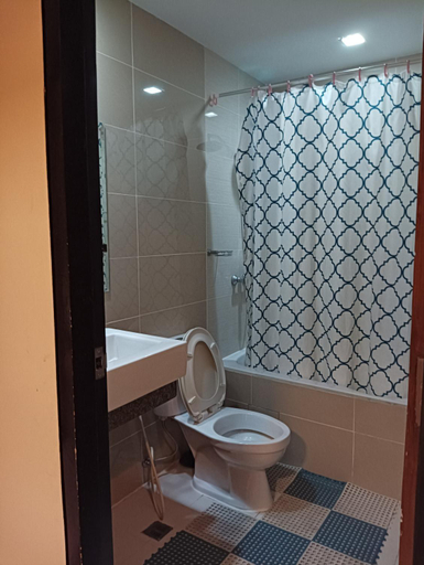 Bathroom 3, Mactan Newtown Condoterl, Lapu-Lapu City
