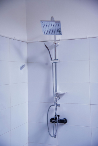 Bathroom, THE TREKKER'S REST LODGE, Musanze