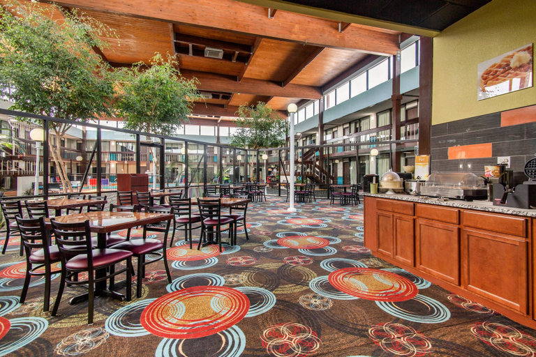 Food & Drinks 5, Quality Inn Arkansas City North, Cowley