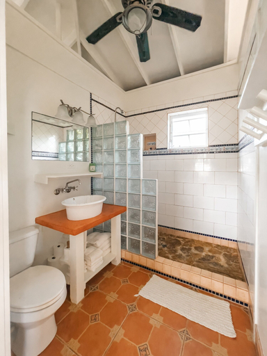 Bathroom, Cayo Loco 2 1 Bedroom Home